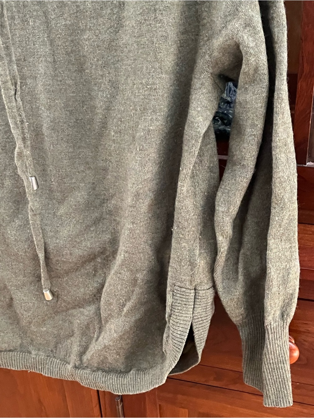 100% Extrafine Merino Wool Olive Green Turtleneck Drawstring Sweater - Picture 5 of 9